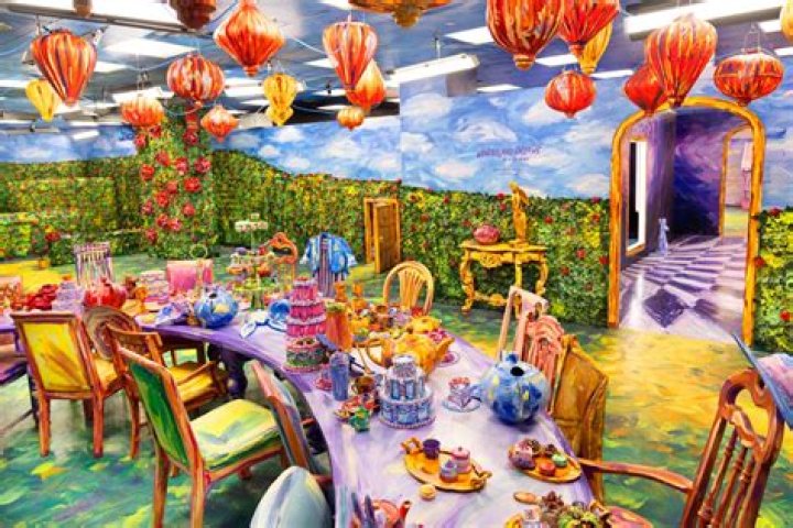 Hand-painted ‘Alice in Wonderland’ bar pop-up opens in NYC