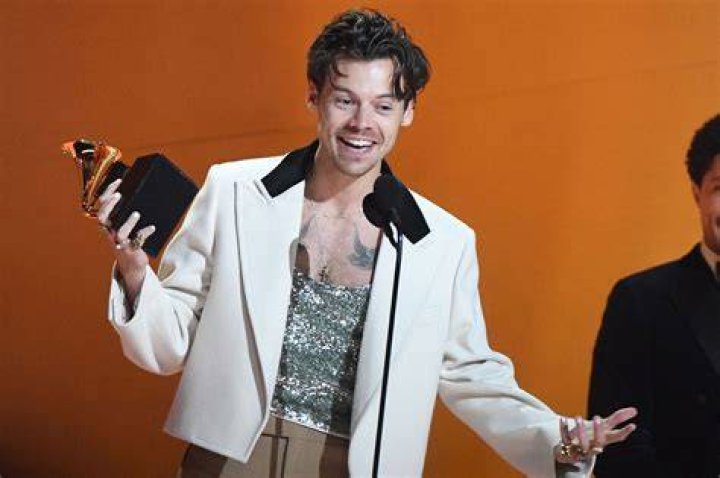 Harry Styles, Emily Ratajkowski zodiac signs explain sexy kiss