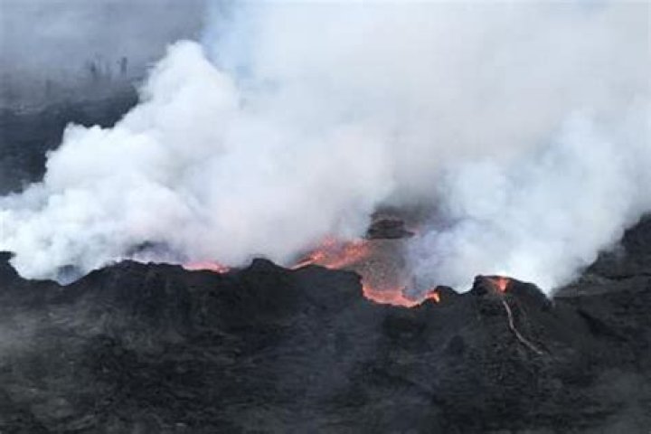 Hawaii’s erupting volcano also spitting out ‘vog’