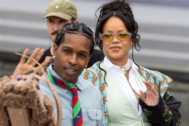 Here’s how to get Britney and Rihanna’s looks