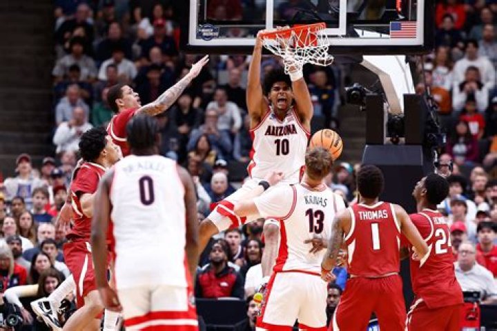 Houston handles No. 1 seeded Arizona