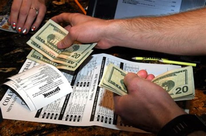 How do betting odds work in sports?