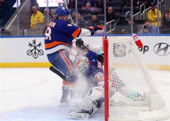 Islanders fall in shootout as playoff picture gets a bit bleaker