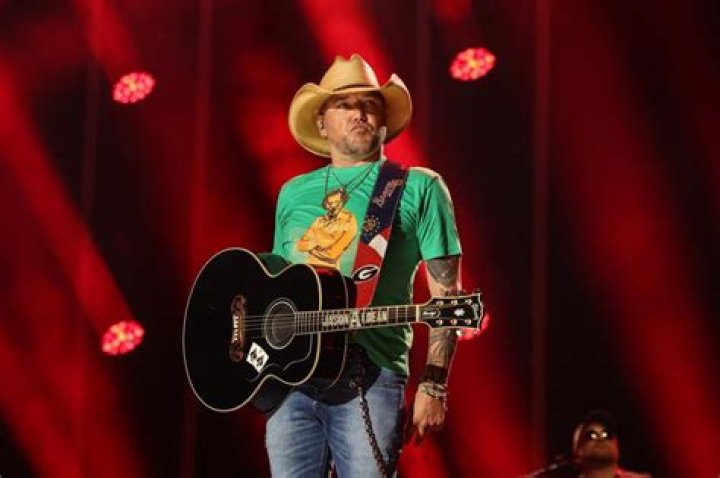 Jason Aldean, Drake, Travis Scott
