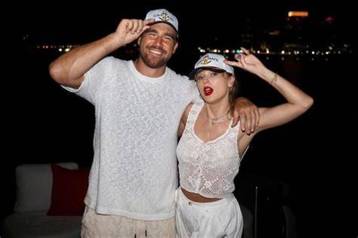 Jason Kelce asked to make guest 'SNL' appearance with Travis hosting