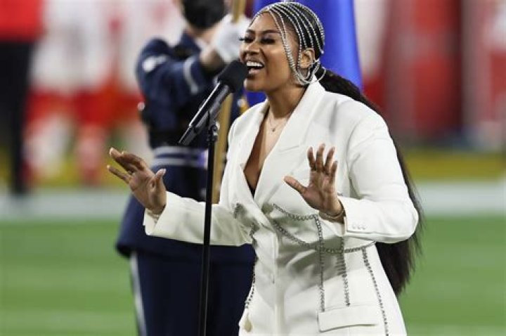 Jazmine Sullivan, Eric Church sing Super Bowl national anthem