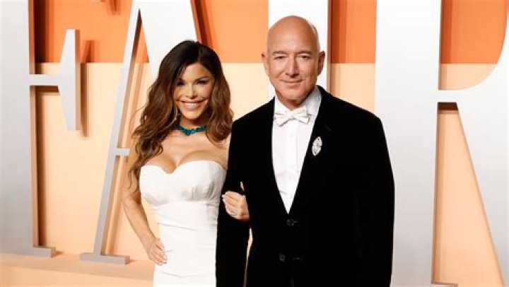 Jeff Bezos reportedly in the mix to buy the Washington Commanders (Video)