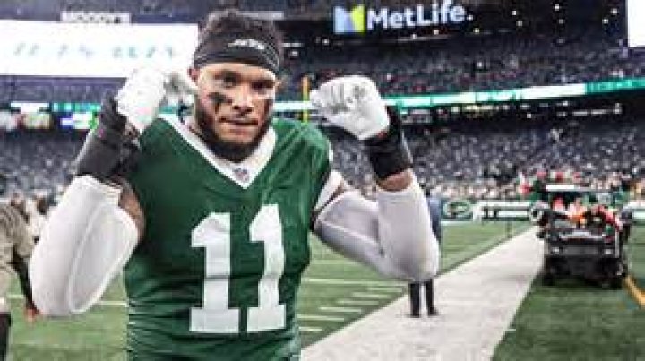 Jets' Jermaine Johnson goes public with Hannah Brooke romance