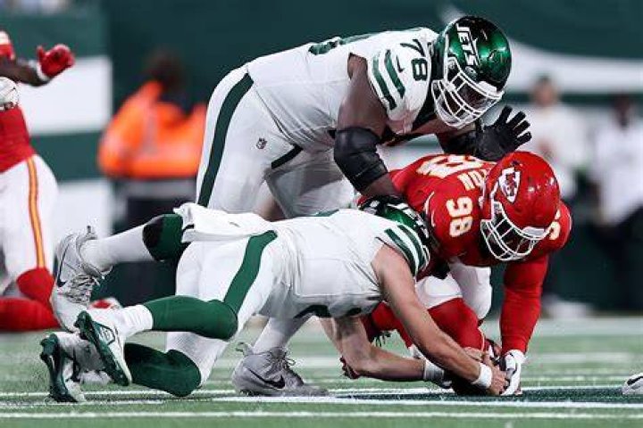 Jets' upset bid sunk by Zach Wilson late fumble in loss to Chiefs