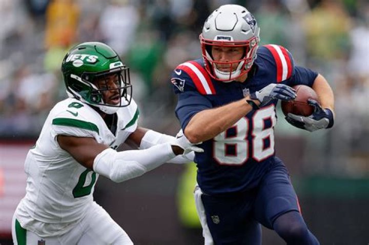 Jets cutting safety Adrian Amos in surprise move