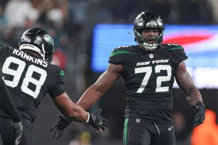 Jets defensive end Micheal Clemons says 'F--k you' to Browns fans