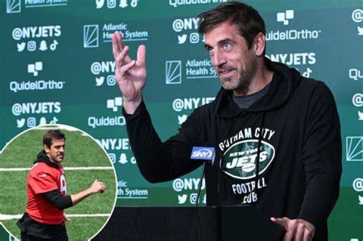 Jets QB tweaks calf at OTAs
