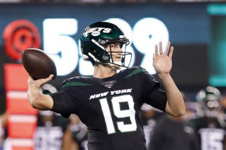 Jets sign veteran Trevor Siemian as Zach Wilson struggles