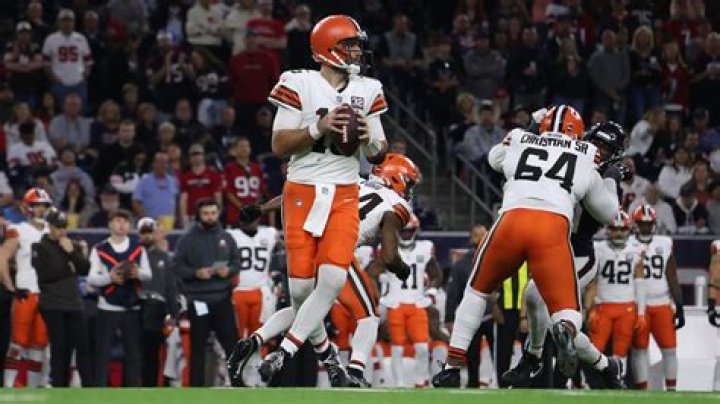 Joe Flacco signs with Browns' practice squad