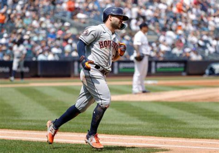 Jose Altuve inks five-year, $125 million Astros extension