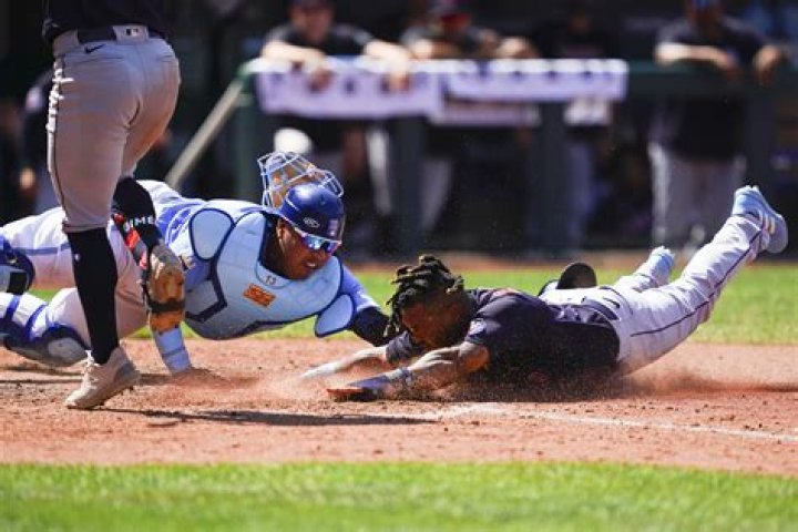Jose Ramirez steals Home with an insane slide