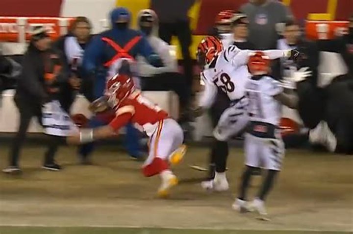 Joseph Ossai gifts Chiefs Super Bowl 2023 berth with late hit