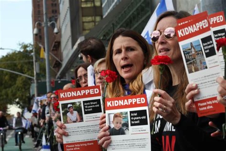 Kin of hostages get emotional welcome from hundreds of supporters outside UN in NYC