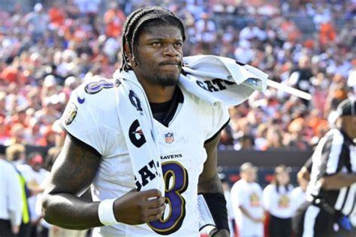 Lamar Jackson explains what his 'I Need' money photo really means