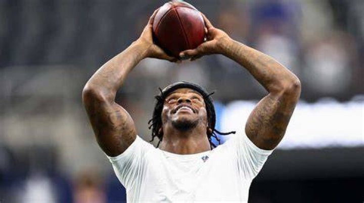 Lamar Jackson reacts to Adam Schefter's $200M Ravens offer report