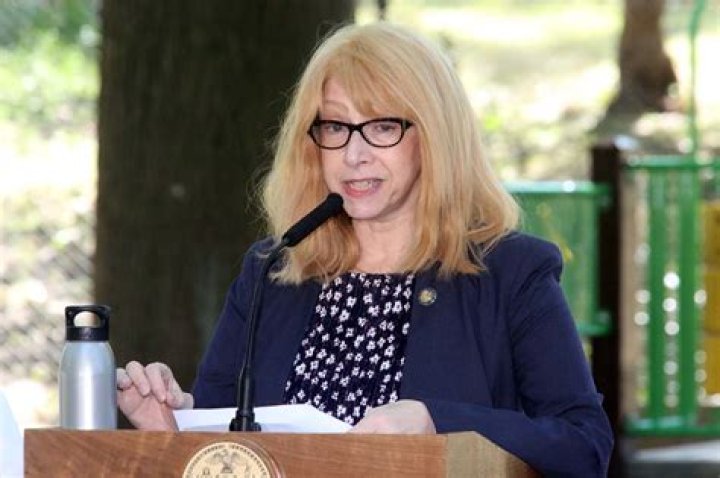 Lawmaker introduces bill to ban fur coats in New York