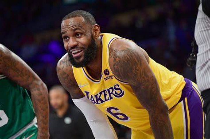 LeBron James signing $97 million contract extension with Lakers