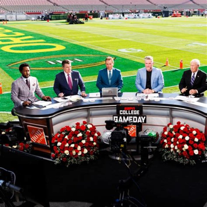 Lee Corso misses 'College GameDay' over health issues