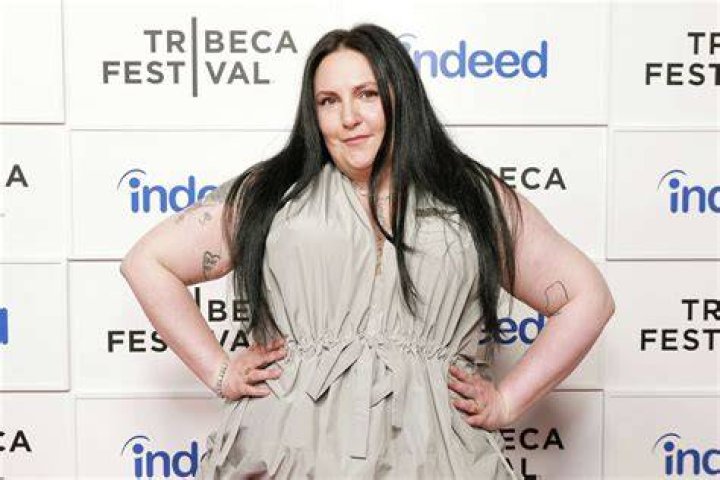 Lena Dunham’s idea on how to fight guns is pretty stupid