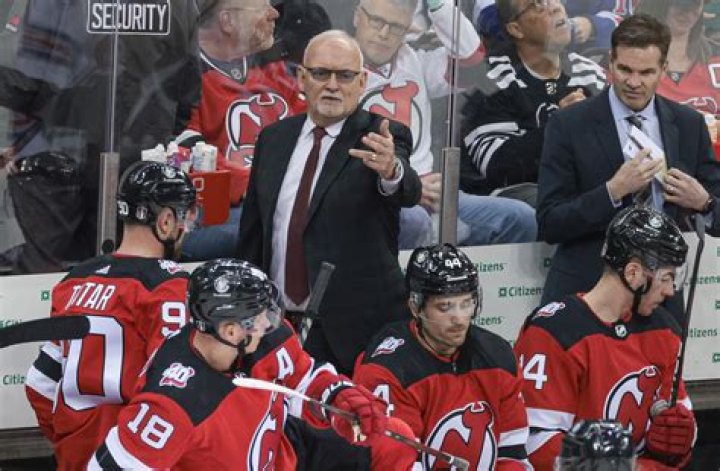 Lindy Ruff shows ability to shepherd Devils through rough times