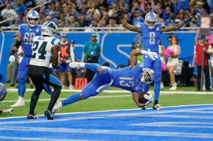 Lions' Craig Reynolds scores after introducing himself to teammates in huddle