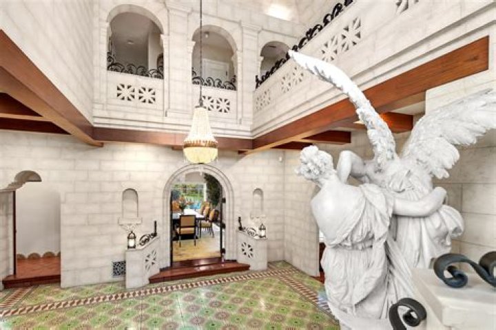 Live in the home where Bugsy Siegel was killed for $16.99M
