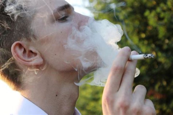 Long Island lawmaker wants to raise legal smoking age to 25