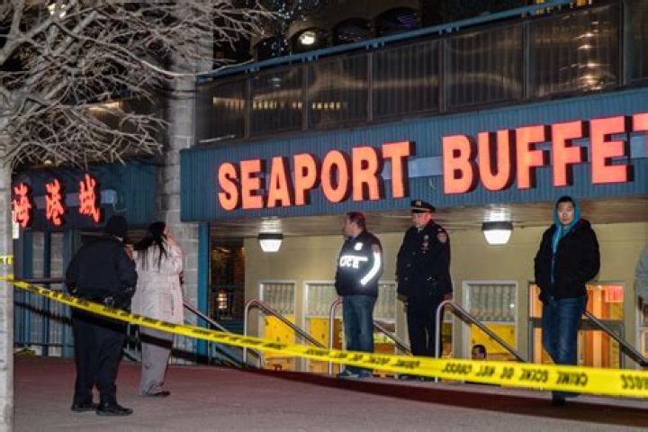 Man attacks 3 employees with hammer in Brooklyn eatery: NYPD