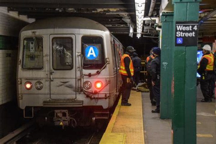 Man fatally struck by Manhattan A train