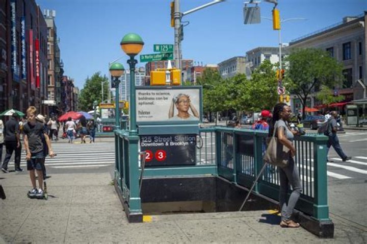 Man miraculously survives fall in front of Harlem subway train