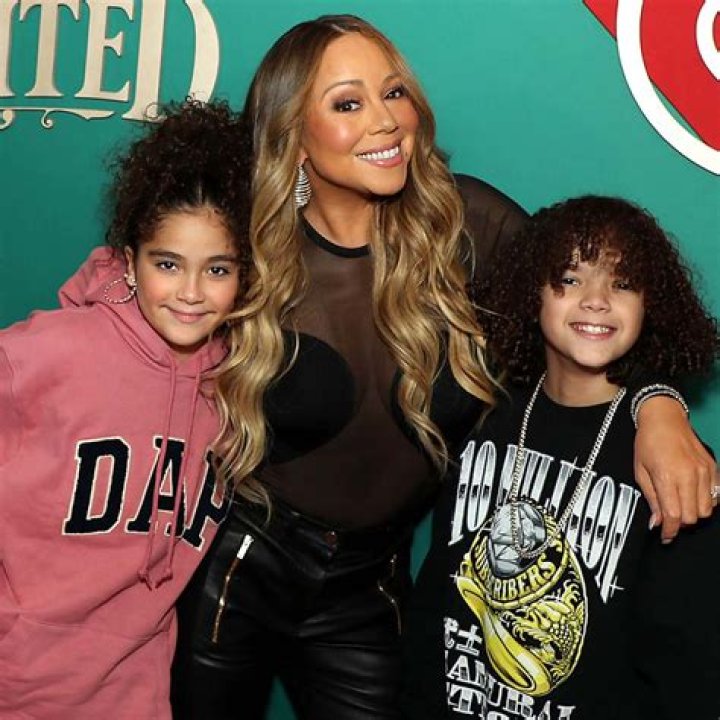 Mariah Carey 'mad' Nick Cannon bought twins cellphones