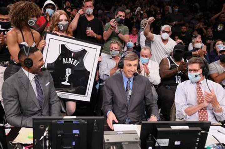 Marv Albert reflects on career in wide-ranging interview