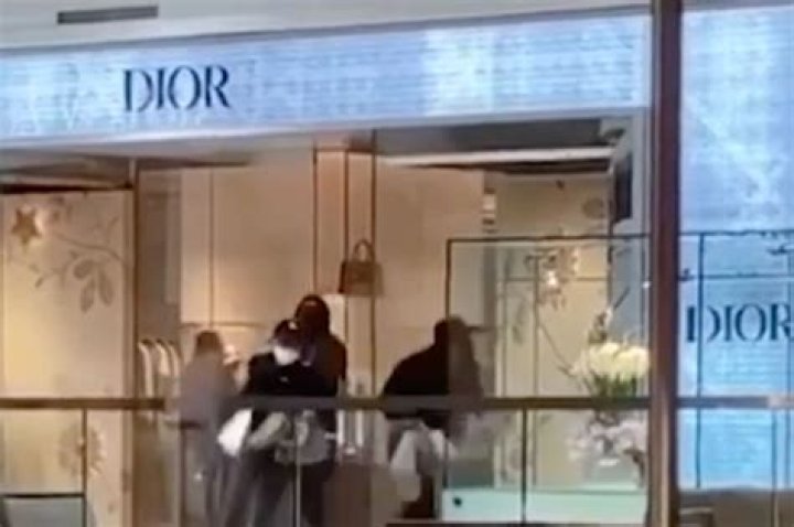 Masked men make off with luxury purses from posh NJ mall