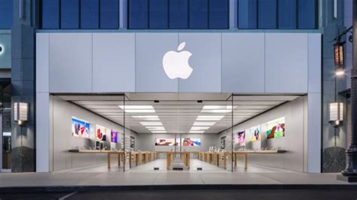 Masked thief captured after stealing tableful of Apple products on display