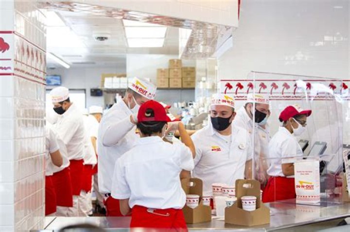Massive lines form as Colorado gets first In-N-Out Burger joints