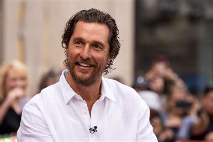 Matthew McConaughey gives Joy Behar foot massage on 'The View'