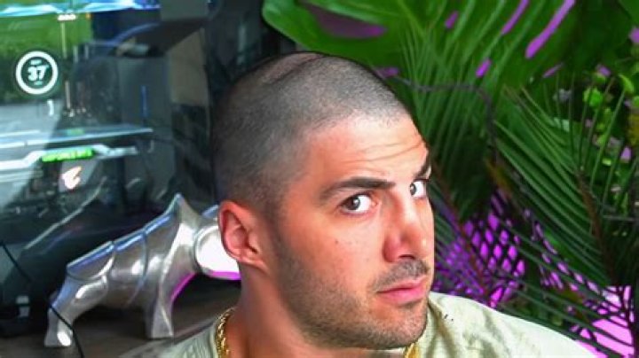 Max Homa almost hits fan in head with shot in 'scary' video