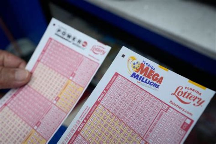 Mega Millions jackpot rises to $565M