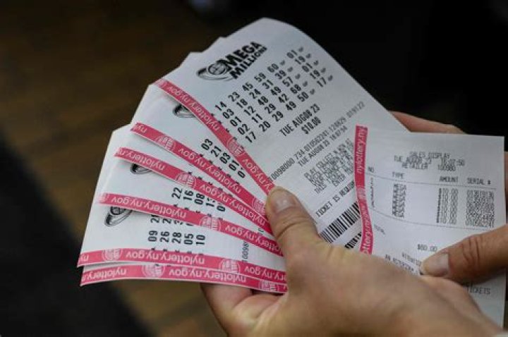 Mega Millions player wins historic $1.58 billion jackpot