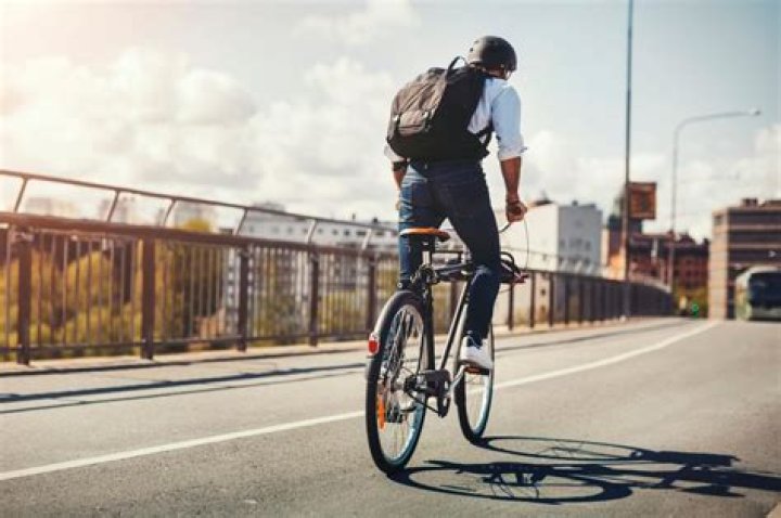 Men should stand on bikes to avoid crushing privates: study