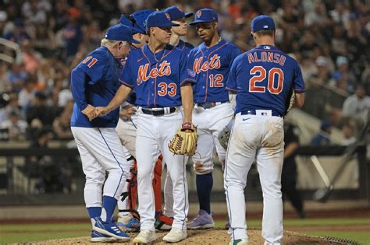 Mets sweat out win over White Sox despite offensive explosion