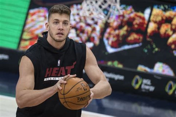 Meyers Leonard to work out for Lakers