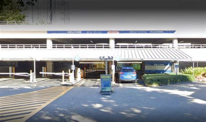 Miami parking garage shocks with $100 charge for vehicles