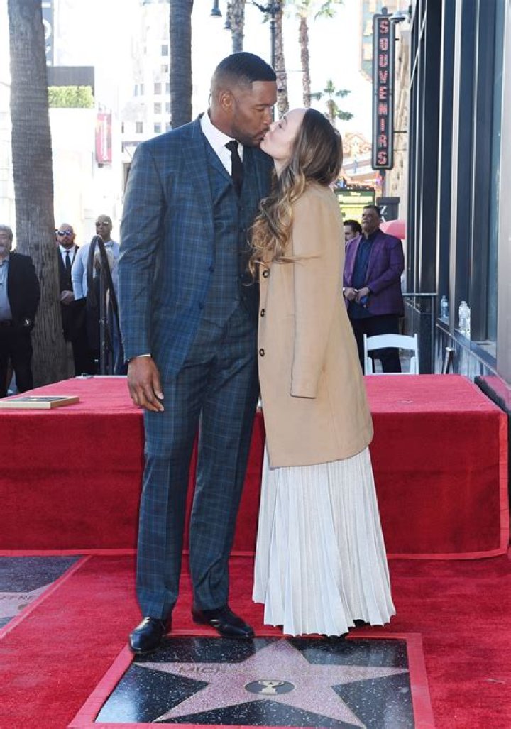 Michael Strahan takes photo with girlfriend at Hollywood Walk of Fame