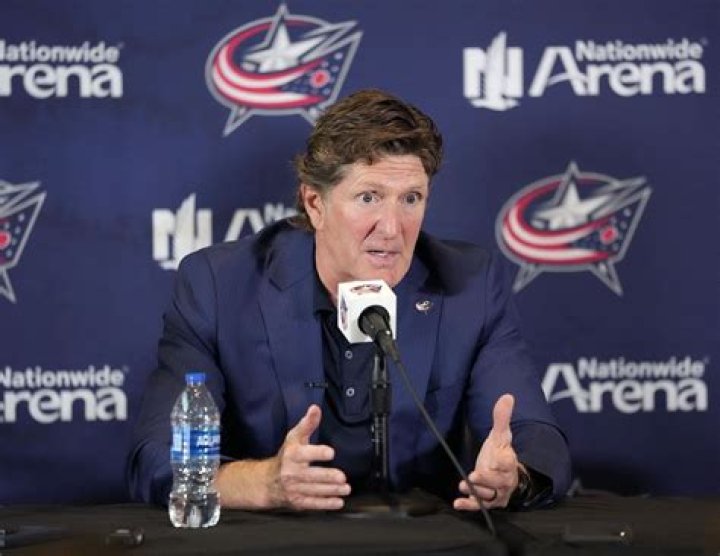 Mike Babcock's Blue Jackets start comes with player phone claims